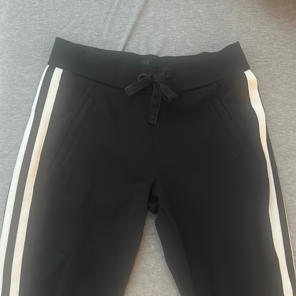 SOLD Athleta joggers in Size XXS - Picture 4 of 17